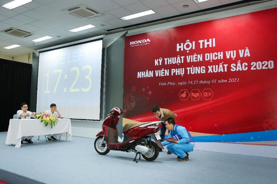 Honda Việt Nam tổ chức vòng chung kết Hội thi kỹ thuật viên dịch vụ và nhân viên phụ tùng xuất sắc 2020 - Ảnh 3. Honda Việt Nam tổ chức vòng chung kết Hội thi kỹ thuật viên dịch vụ và nhân viên phụ tùng xuất sắc 2020 - Ảnh 3.