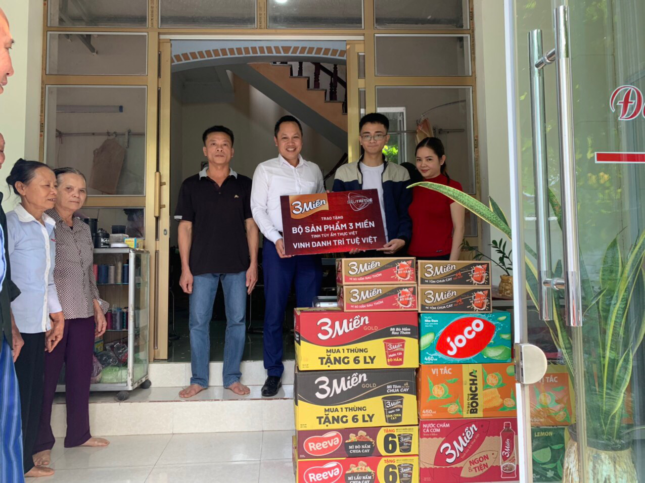Bất ngờ khi tới thăm nhà các thí sinh Biệt đội Siêu Trí Tuệ Việt Nam mùa 2 - Ảnh 7. Bất ngờ khi tới thăm nhà các thí sinh Biệt đội Siêu Trí Tuệ Việt Nam mùa 2 - Ảnh 7.