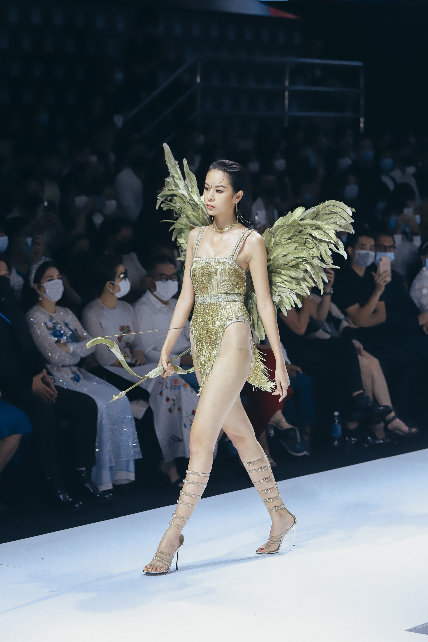 Vị thế của giày cao gót trên thị trường thời trang Việt Nam - Ảnh 2.