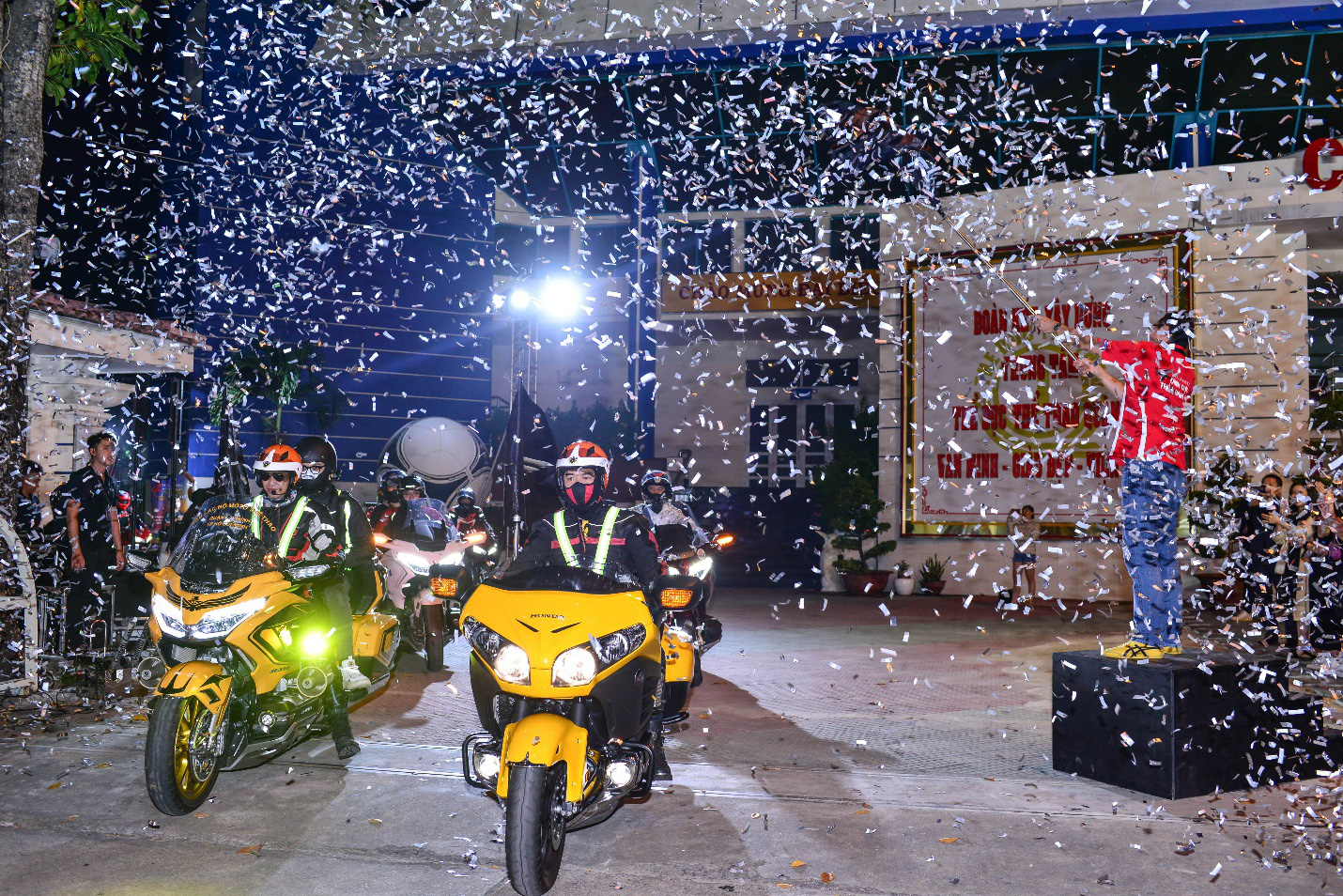 Biker Honda kết thúc hành trình chinh phục cực Nam đầy cảm xúc - Ảnh 3.