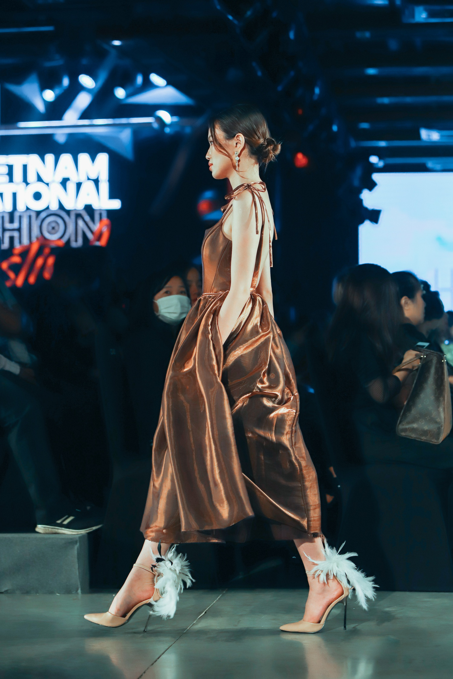 Vị thế của giày cao gót trên thị trường thời trang Việt Nam - Ảnh 4.