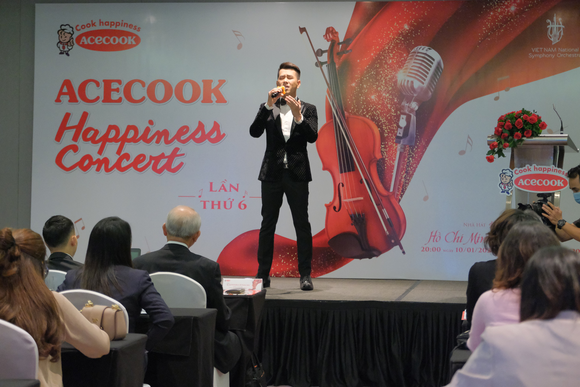 Hồ Trung Dũng lần đầu “hòa nhạc hạnh phúc” cùng giọng ca Opera Khánh Ngọc - Ảnh 2.