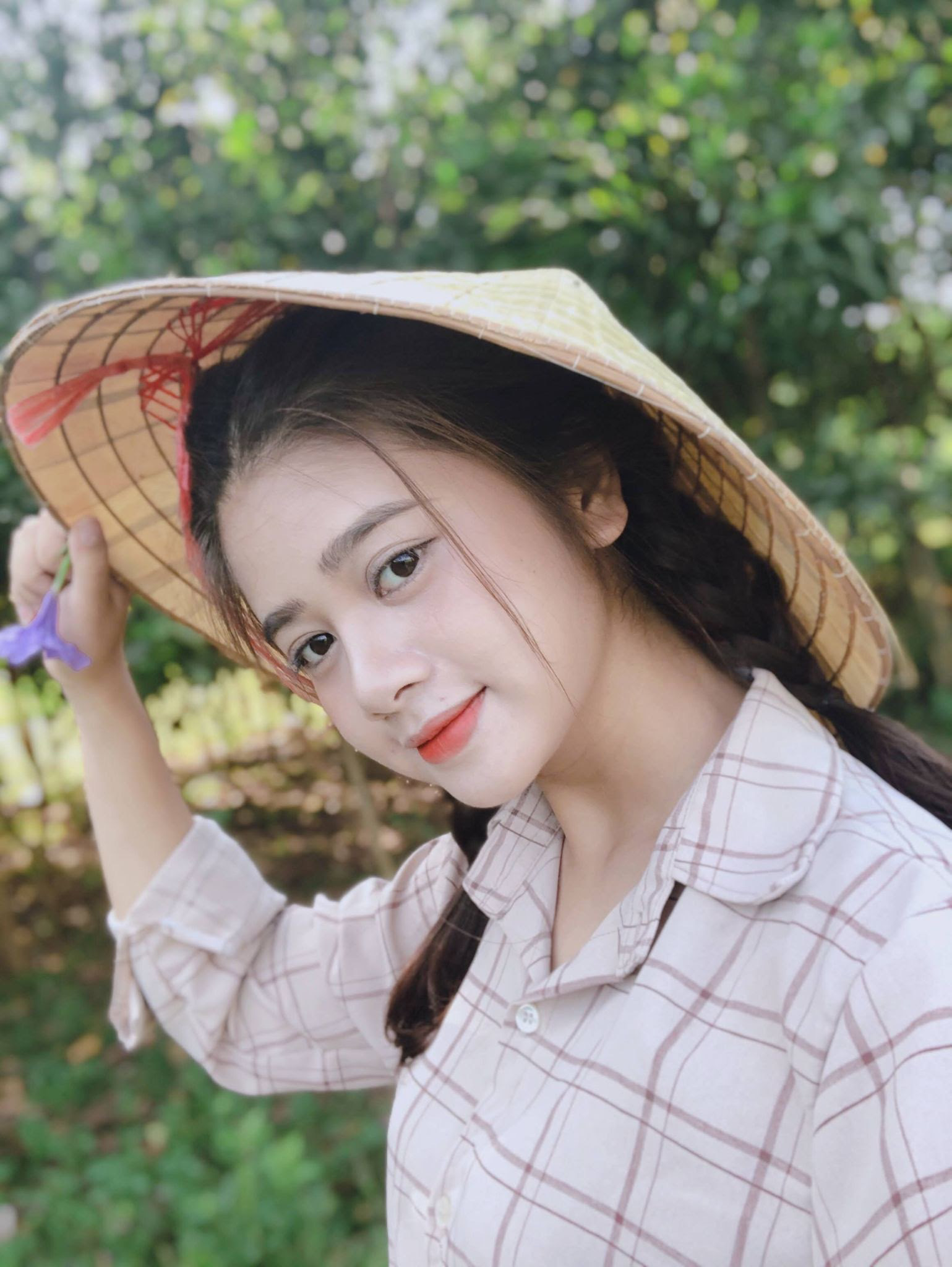 Chuyên Dương - Giao dịch viên ngân hàng cua gắt làm diễn viên, giấu bố mẹ chuyện hậu trường bị đâm xe, bị tát thật - Ảnh 2. Chuyên Dương - Giao dịch viên ngân hàng cua gắt làm diễn viên, giấu bố mẹ chuyện hậu trường bị đâm xe, bị tát thật - Ảnh 2.