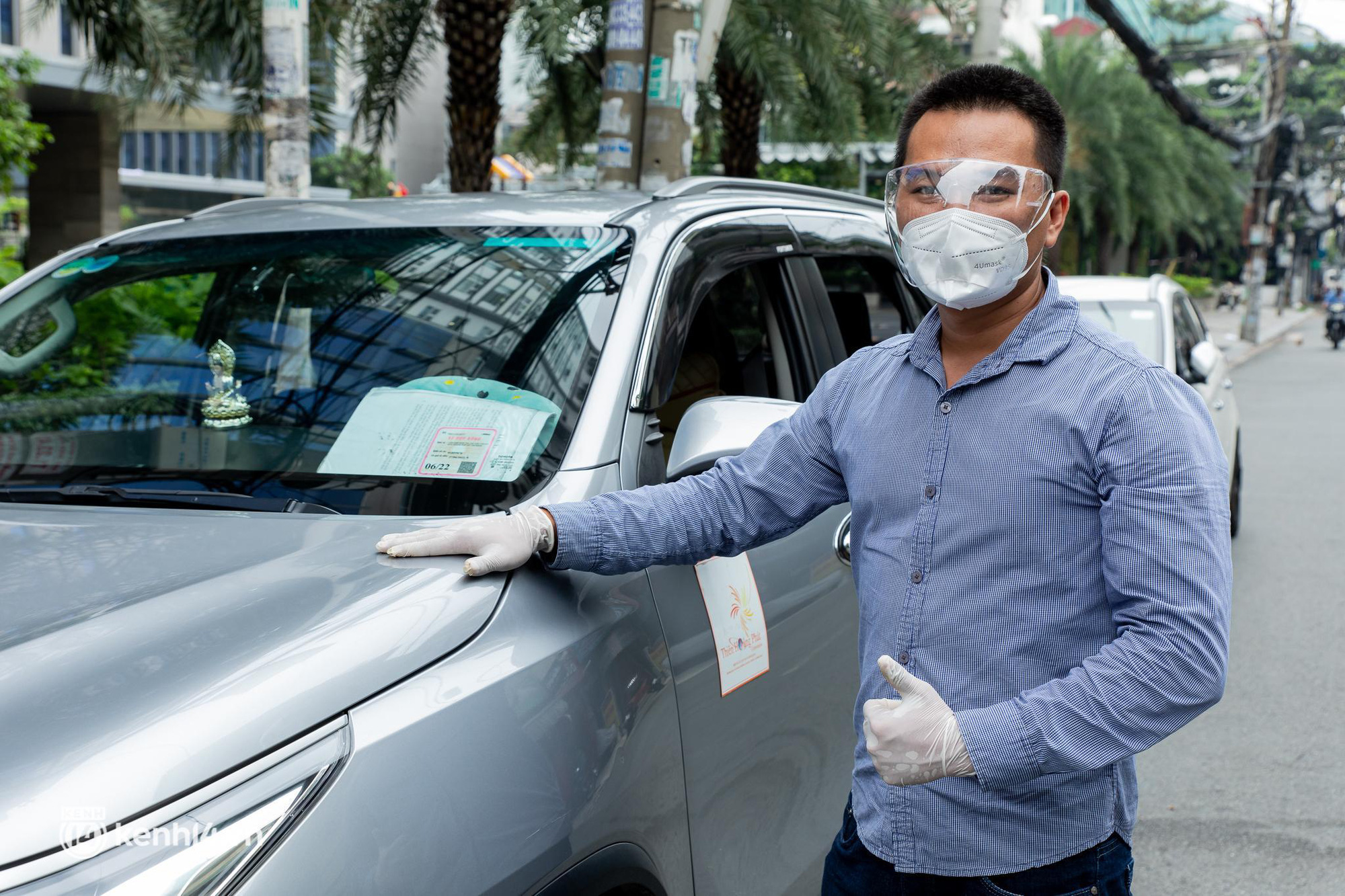 Sài Gòn nới lỏng giãn cách xã hội, bác tài phấn khởi ngày hoạt động trở lại với dịch vụ GrabCar Protect - Ảnh 3. Sài Gòn nới lỏng giãn cách xã hội, bác tài phấn khởi ngày hoạt động trở lại với dịch vụ GrabCar Protect - Ảnh 3.