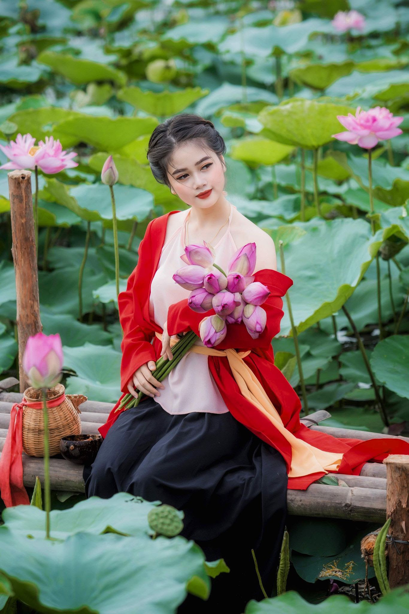 Chuyên Dương - Giao dịch viên ngân hàng cua gắt làm diễn viên, giấu bố mẹ chuyện hậu trường bị đâm xe, bị tát thật - Ảnh 5. Chuyên Dương - Giao dịch viên ngân hàng cua gắt làm diễn viên, giấu bố mẹ chuyện hậu trường bị đâm xe, bị tát thật - Ảnh 5.
