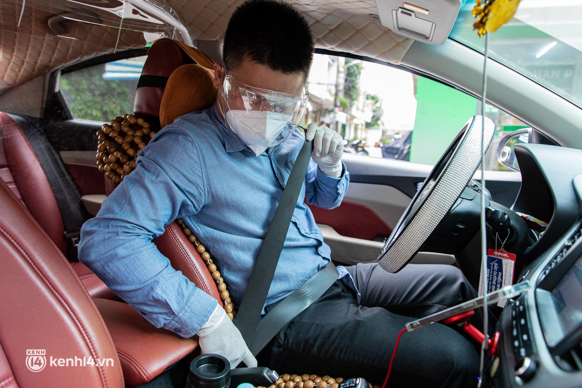Sài Gòn nới lỏng giãn cách xã hội, bác tài phấn khởi ngày hoạt động trở lại với dịch vụ GrabCar Protect - Ảnh 10. Sài Gòn nới lỏng giãn cách xã hội, bác tài phấn khởi ngày hoạt động trở lại với dịch vụ GrabCar Protect - Ảnh 10.