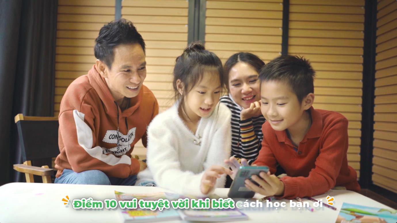Các con của Lý Hải khoe tài hát và đọc rap trong MV mới - Ảnh 3. Các con của Lý Hải khoe tài hát và đọc rap trong MV mới - Ảnh 3.