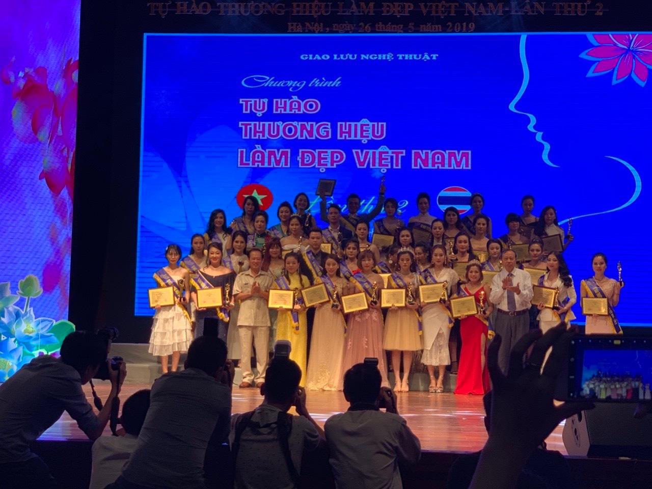 Chia sẻ cách giúp doanh nghiệp vượt khó của Thẩm mỹ Hồng Hạnh - Ảnh 3. Chia sẻ cách giúp doanh nghiệp vượt khó của Thẩm mỹ Hồng Hạnh - Ảnh 3.
