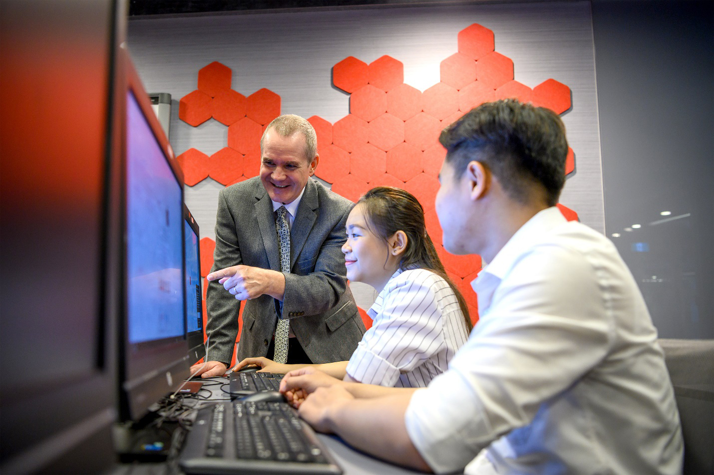 Thử làm sinh viên RMIT “chất như nước cất” với sự kiện Ngày Trải Nghiệm “khủng” nhất trong năm - Ảnh 2. Thử làm sinh viên RMIT “chất như nước cất” với sự kiện Ngày Trải Nghiệm “khủng” nhất trong năm - Ảnh 2.
