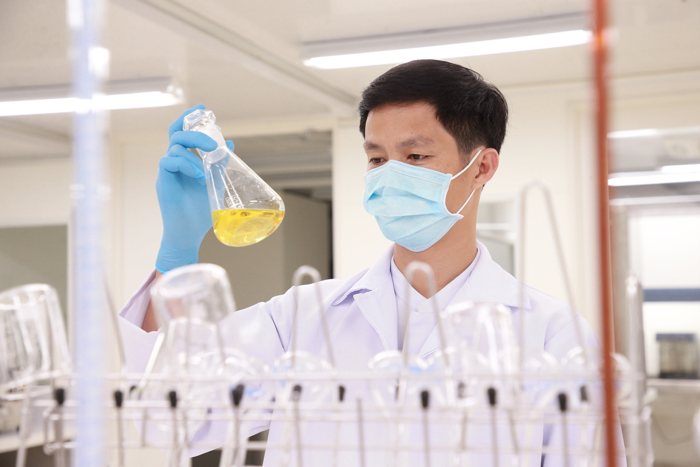 Acecook Việt Nam nỗ lực sản xuất trong mùa dịch, cung cấp sản phẩm an toàn cho người tiêu dùng - Ảnh 2. Acecook Việt Nam nỗ lực sản xuất trong mùa dịch, cung cấp sản phẩm an toàn cho người tiêu dùng - Ảnh 2.