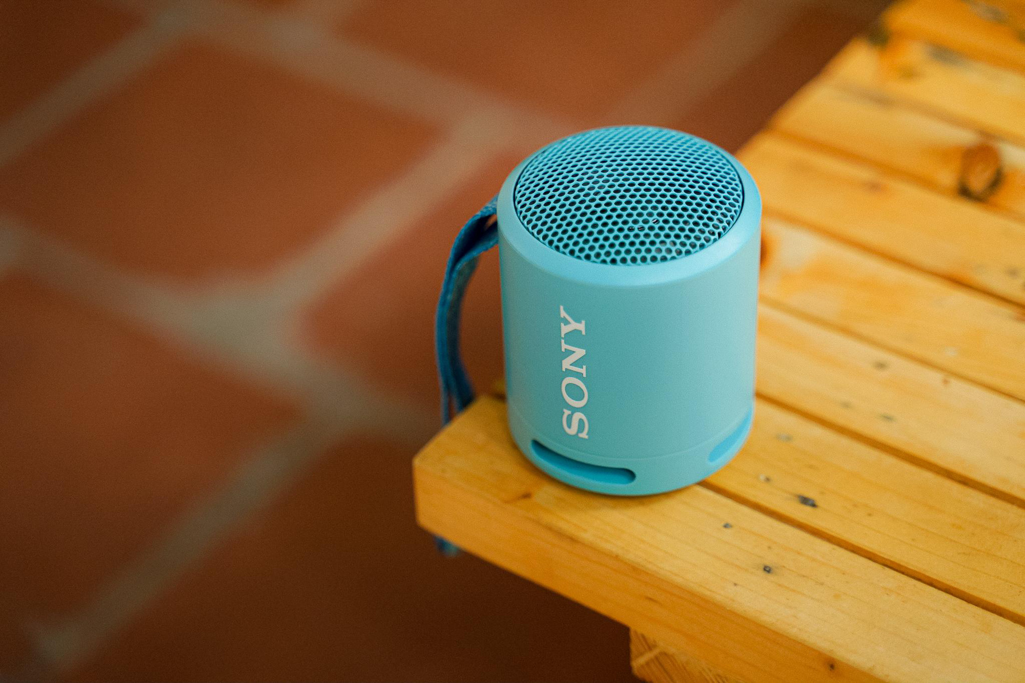 Đây là Sony SRS-XB13: Loa di động “must-have” của Gen Z, chất âm xịn xò, pin bền lại chống bụi/nước - Ảnh 3. Đây là Sony SRS-XB13: Loa di động “must-have” của Gen Z, chất âm xịn xò, pin bền lại chống bụi/nước - Ảnh 3.
