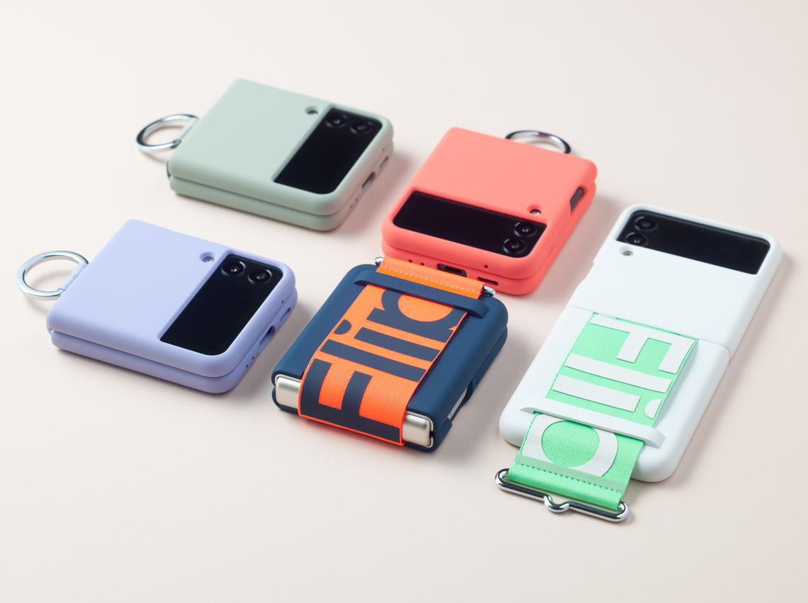 Trào lưu biến tấu phụ kiện cực sang chảnh cho Z Flip3 - Ảnh 3. Trào lưu biến tấu phụ kiện cực sang chảnh cho Z Flip3 - Ảnh 3.