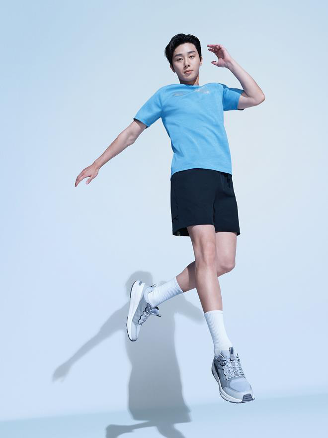 Ngôi sao Park Seo Jun trở thành Đại sứ Thương hiệu mới của Skechers tại Việt Nam - Ảnh 1. Ngôi sao Park Seo Jun trở thành Đại sứ Thương hiệu mới của Skechers tại Việt Nam - Ảnh 1.