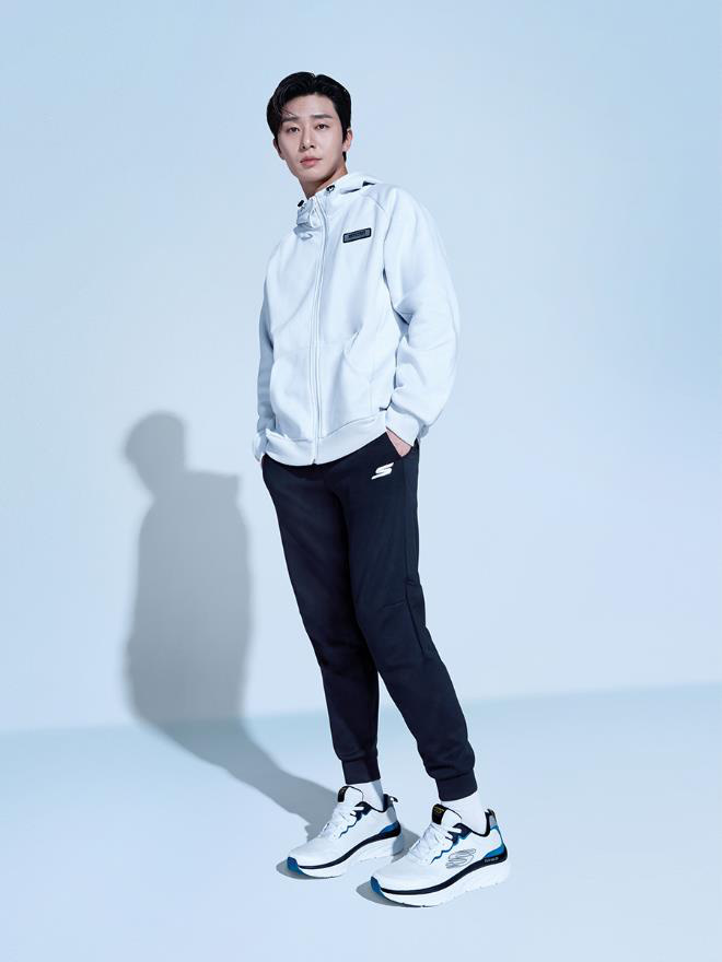 Ngôi sao Park Seo Jun trở thành Đại sứ Thương hiệu mới của Skechers tại Việt Nam - Ảnh 2. Ngôi sao Park Seo Jun trở thành Đại sứ Thương hiệu mới của Skechers tại Việt Nam - Ảnh 2.