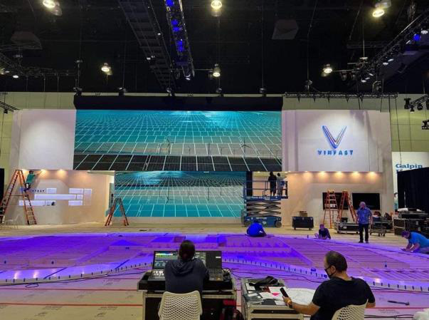 VinFast hé lộ tin hot sát ngày tổ chức LA Auto Show 2021: Có sao tầm cỡ, công chiếu giữa Quảng trường Thời đại ở Mỹ - Ảnh 1. VinFast hé lộ tin hot sát ngày tổ chức LA Auto Show 2021: Có sao tầm cỡ, công chiếu giữa Quảng trường Thời đại ở Mỹ - Ảnh 1.