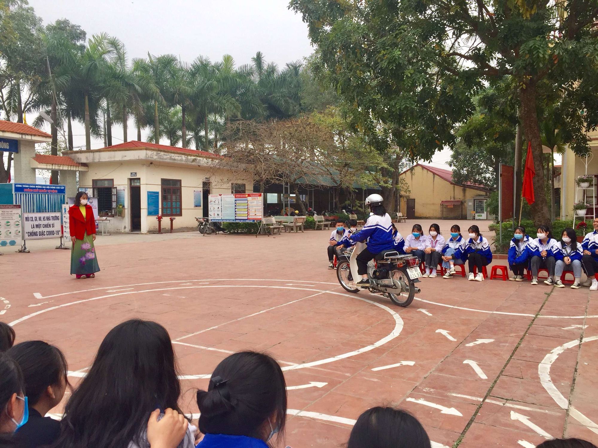 Chính thức khởi động chương trình giáo dục “An toàn giao thông cho nụ cười ngày mai” - Ảnh 3. Chính thức khởi động chương trình giáo dục “An toàn giao thông cho nụ cười ngày mai” - Ảnh 3.
