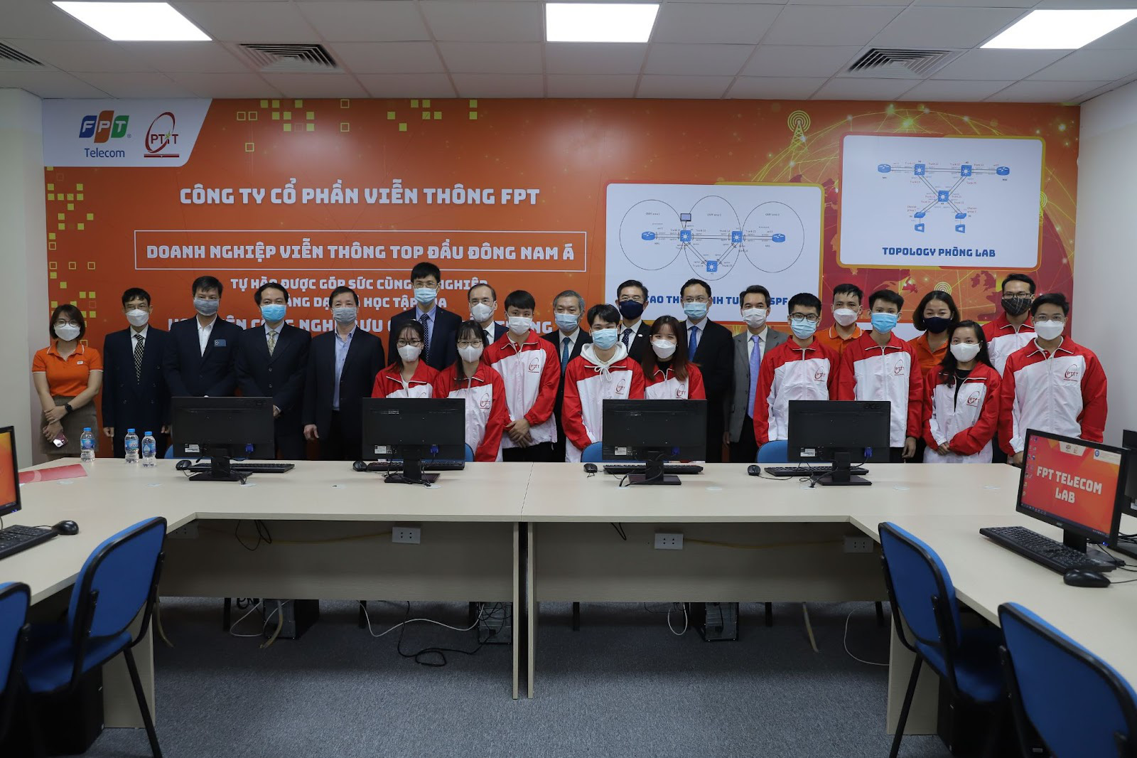 FPT Telecom bàn giao phòng Lab quy mô hàng tỷ đồng tại Học viện Công nghệ Bưu chính Viễn thông - Ảnh 4. FPT Telecom bàn giao phòng Lab quy mô hàng tỷ đồng tại Học viện Công nghệ Bưu chính Viễn thông - Ảnh 4.