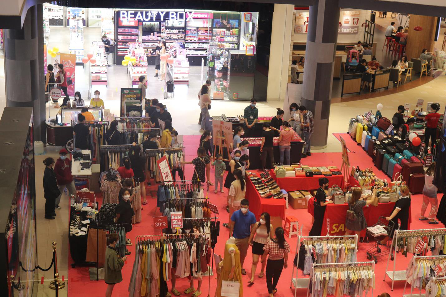 Lập team “càn quét” Black Friday đỉnh cao tại AEON Mall Tân Phú Celadon - Ảnh 2. Lập team “càn quét” Black Friday đỉnh cao tại AEON Mall Tân Phú Celadon - Ảnh 2.