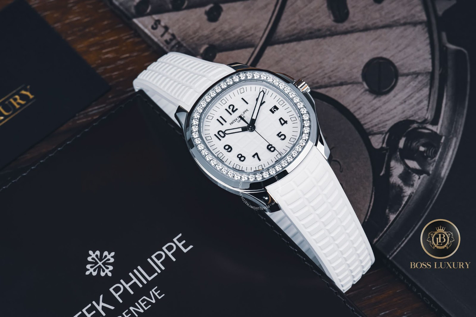 Boss Luxury shares experiences when buying Patek Philippe Aquanaut watches - Photo 4.