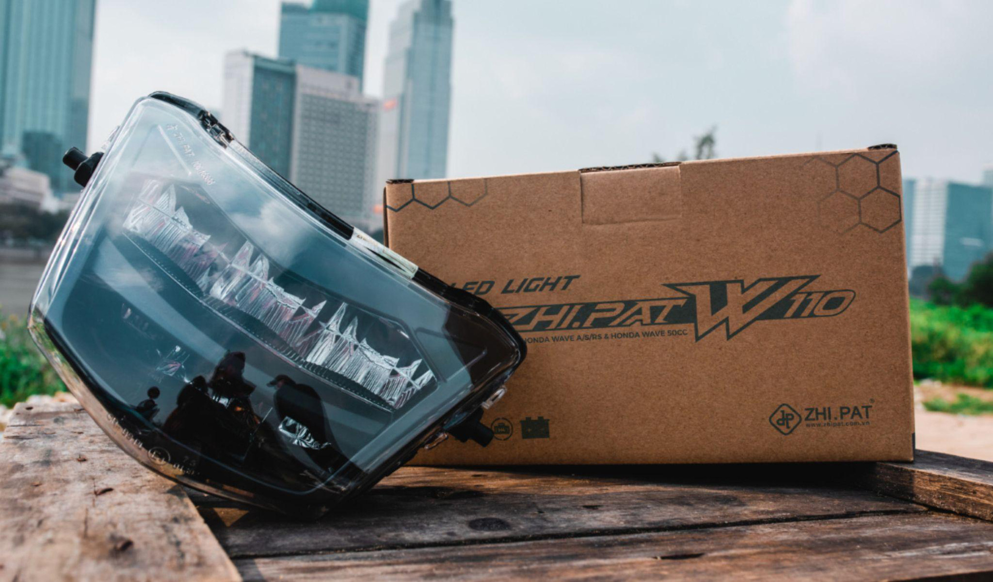 Khám phá bộ đèn LED 2 tầng khiến giới trẻ đua nhau đi thay áo mới cho xe máy - Ảnh 3. Khám phá bộ đèn LED 2 tầng khiến giới trẻ đua nhau đi thay áo mới cho xe máy - Ảnh 3.