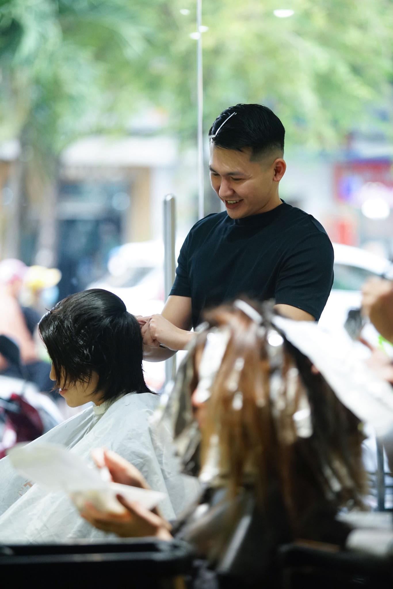 Làm tóc đón Tết - Không thể bỏ qua salon yêu thích của Minh Tú, Mâu Thủy và dàn mỹ nhân Việt - Ảnh 2.