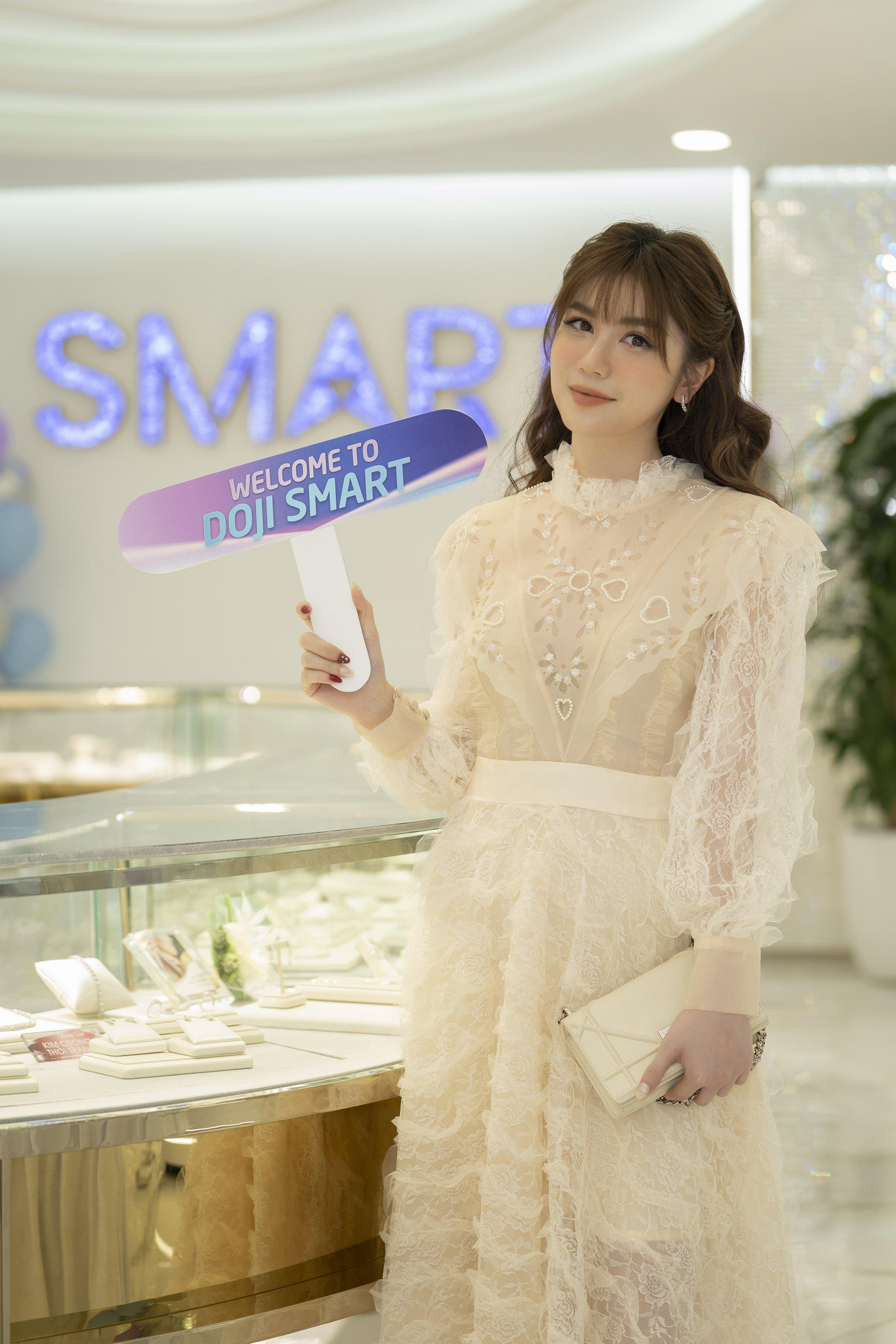 Jennifer Phạm và dàn mỹ nữ khoe sắc lộng lẫy tại sự kiện ra mắt DOJI Smart - Ảnh 6.