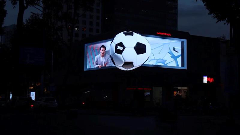Billboard 3D tại Sài Gòn gây sốt dịp Giáng sinh vì phát quà cho người đi đường - Ảnh 3.