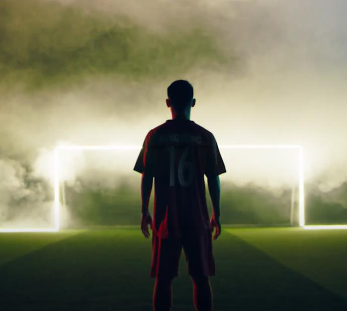 Đỗ Hùng Dũng quay lại sân cỏ đồng hành cùng FIFA Online 4 trong bản siêu cập nhật mùa giải mới - Ảnh 1.