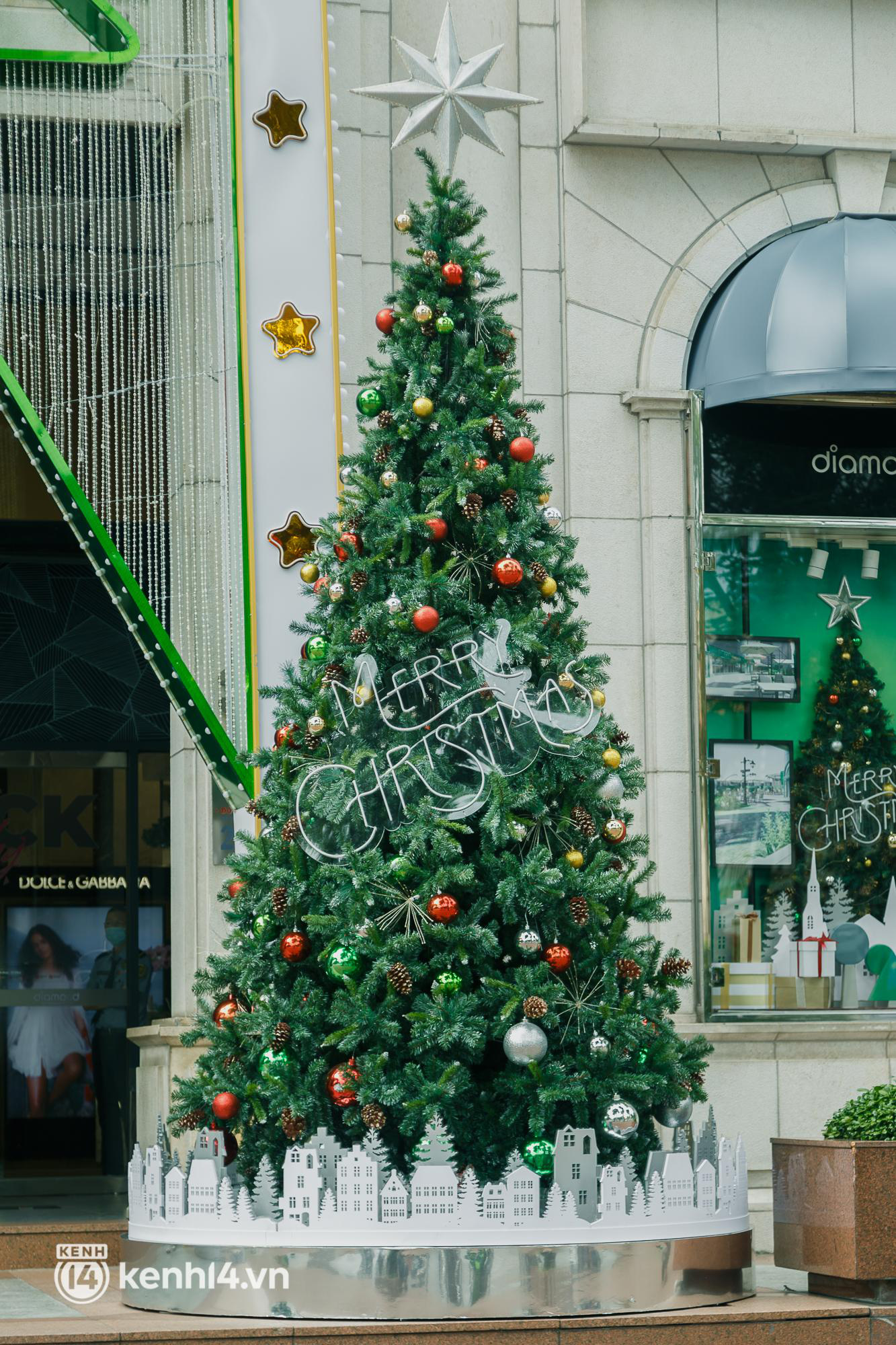 H&eacute; lộ loạt địa điểm si&ecirc;u đẹp m&ugrave;a Gi&aacute;ng sinh 2021 ở S&agrave;i G&ograve;n: Số 1 mới toanh - ho&agrave;nh tr&aacute;ng từ c&aacute;i nh&igrave;n đầu ti&ecirc;n! - Ảnh 12.