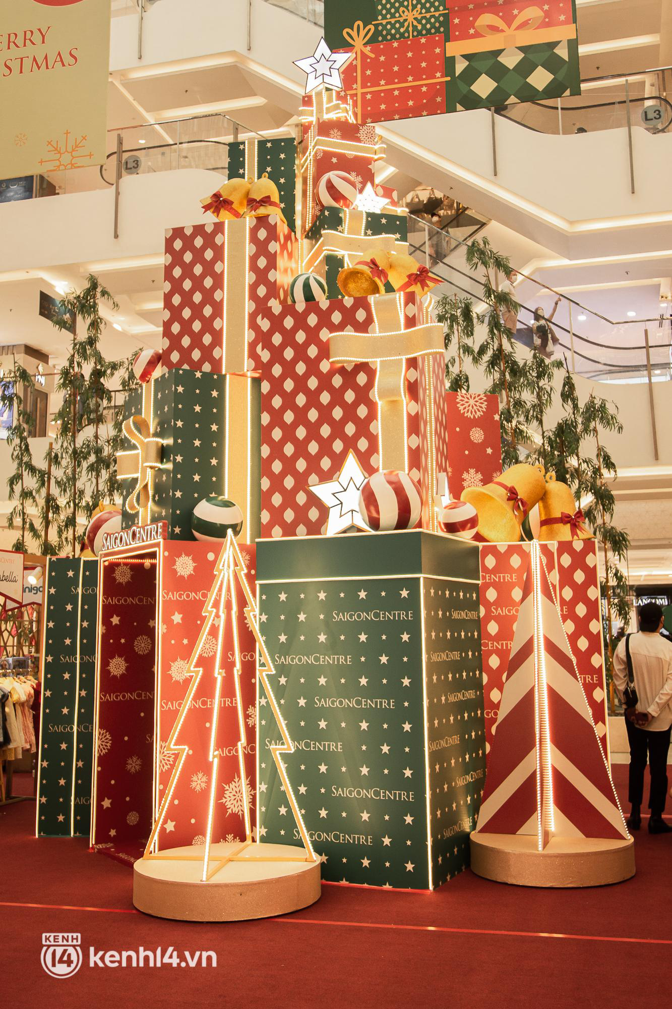 H&eacute; lộ loạt địa điểm si&ecirc;u đẹp m&ugrave;a Gi&aacute;ng sinh 2021 ở S&agrave;i G&ograve;n: Số 1 mới toanh - ho&agrave;nh tr&aacute;ng từ c&aacute;i nh&igrave;n đầu ti&ecirc;n! - Ảnh 15.