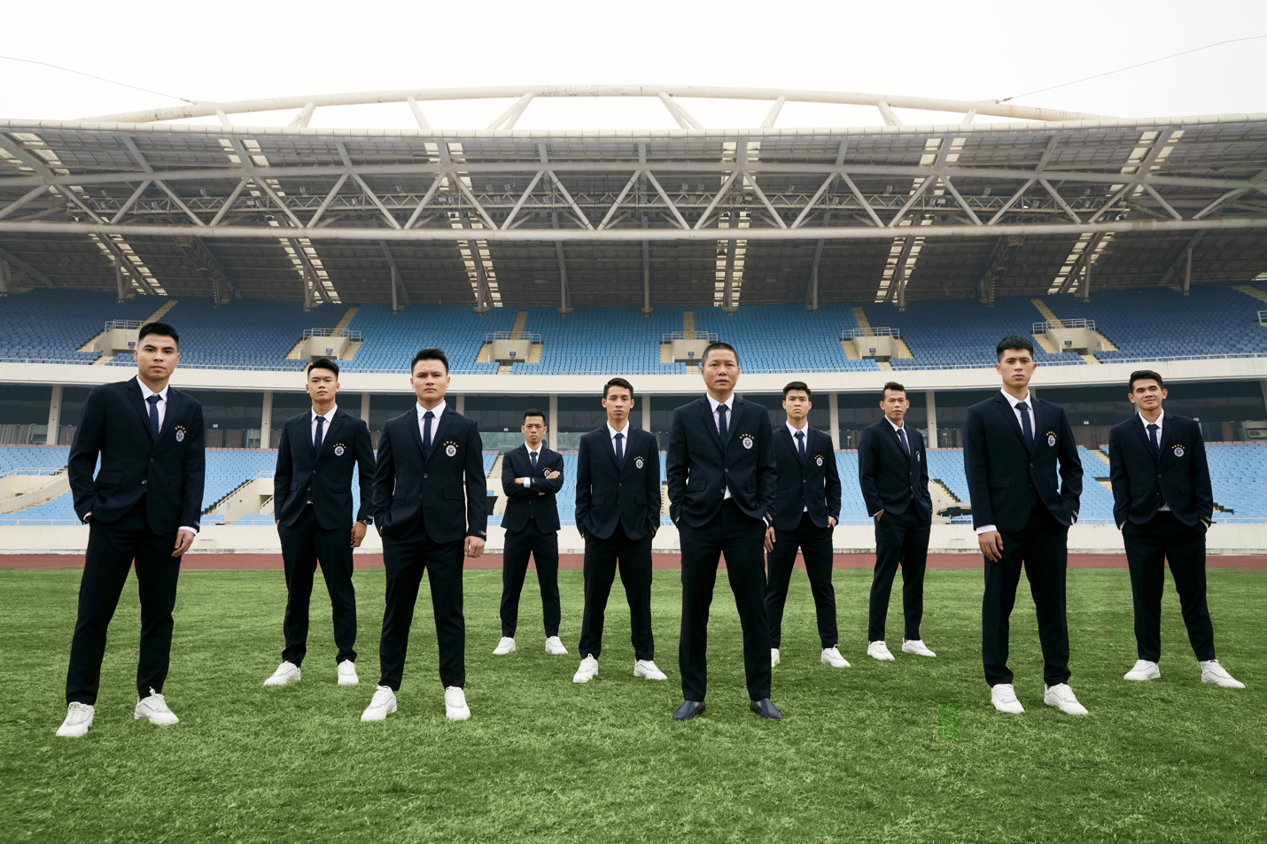 Cùng kỷ niệm 15 năm thành lập, IVY men kết hợp với CLB bóng đá Hà Nội tung bộ ảnh siêu ngầu - Ảnh 2.