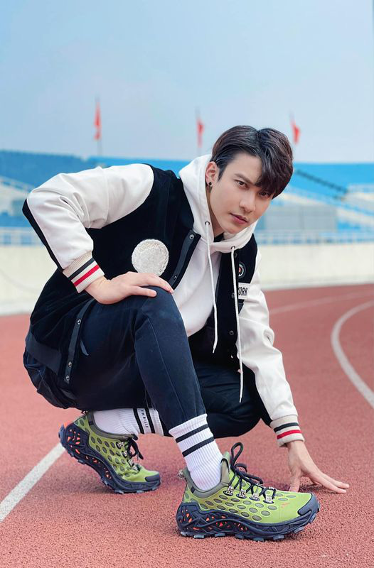 Truy t&igrave;m đ&ocirc;i gi&agrave;y Anta phi&ecirc;n bản giới hạn m&agrave; sao Việt v&agrave; giới trẻ m&ecirc; mẩn - Ảnh 5.