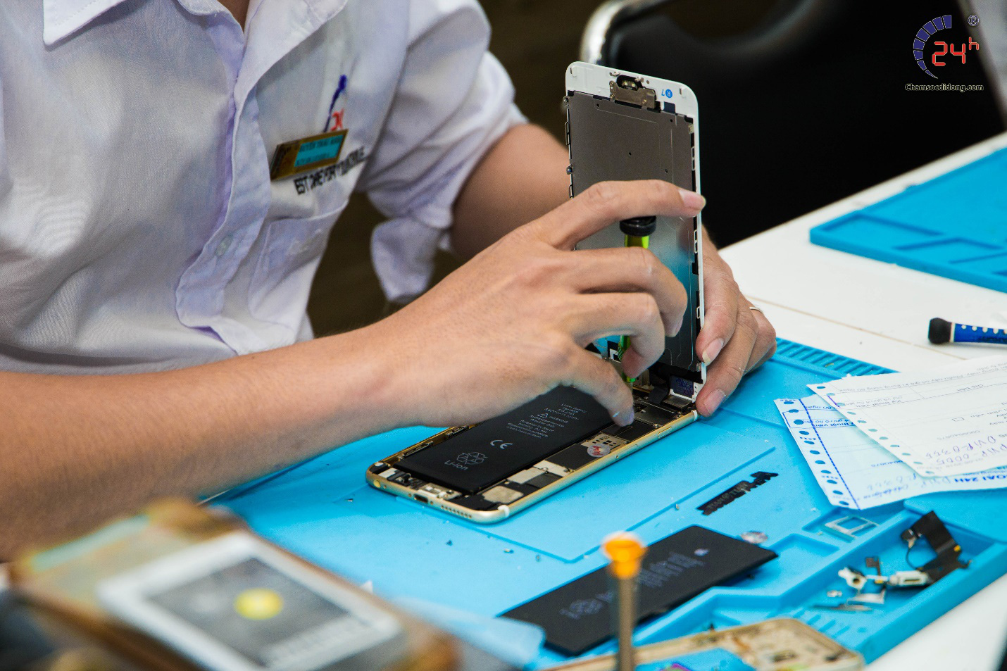 Thực hư chương trình thay pin iPhone giá 24.000 đồng, thật hay lừa đảo? - Ảnh 2. Thực hư chương trình thay pin iPhone giá 24.000 đồng, thật hay lừa đảo? - Ảnh 2.