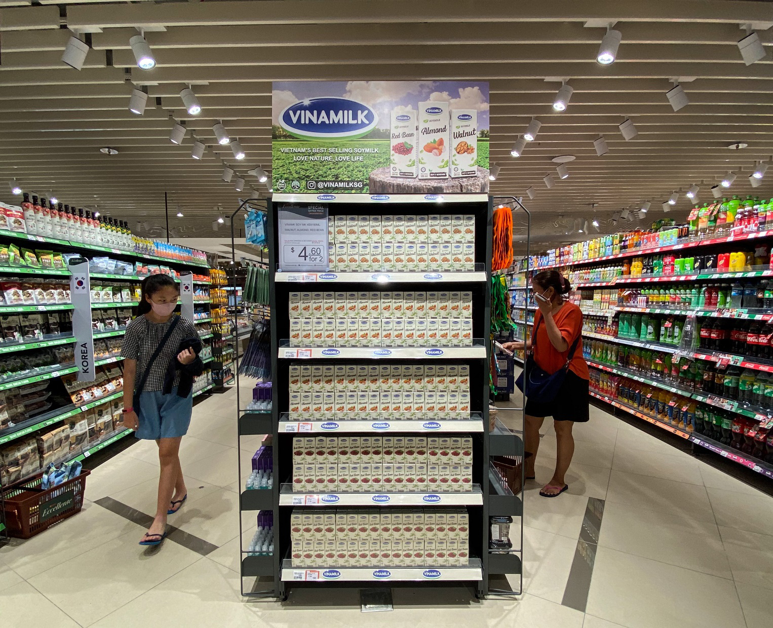 Vinamilk xuất khẩu sữa tươi chứa tổ yến đi Singapore, tiếp tục phát triển thị trường với phân khúc cao cấp - Ảnh 3.