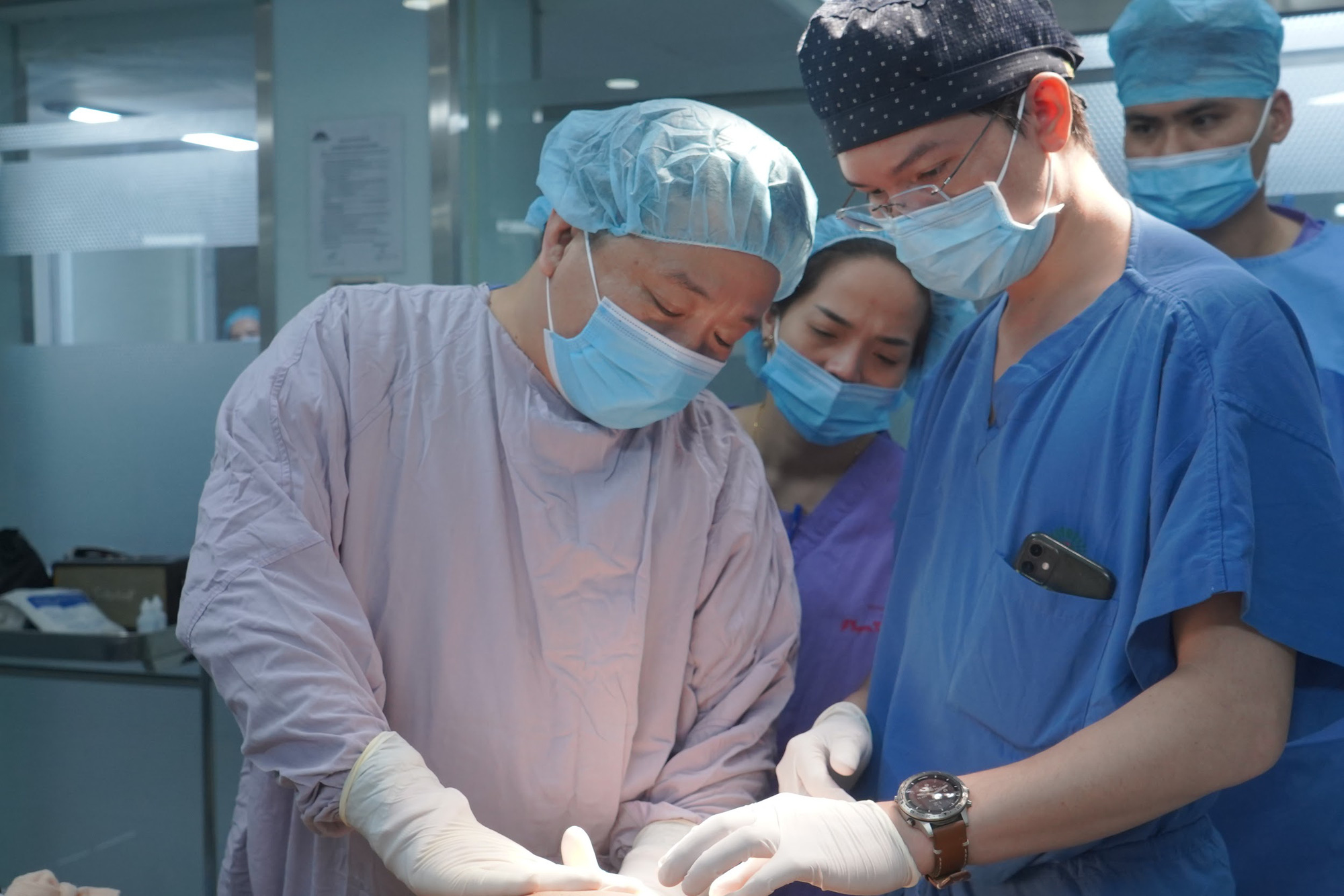 Thẩm mỹ bệnh viện Hồng Ngọc giải cứu thành công ca hoại tử mông sau cấy mỡ - Ảnh 2. Thẩm mỹ bệnh viện Hồng Ngọc giải cứu thành công ca hoại tử mông sau cấy mỡ - Ảnh 2.