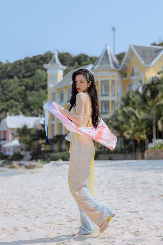Vẫn là câu chuyện sàn catwalk độc đáo giữa thiên nhiên, nhưng Fashion Voyage #3 đã khiến Nam Phú Quốc bừng sáng như một “kinh đô thời trang” - Ảnh 5.