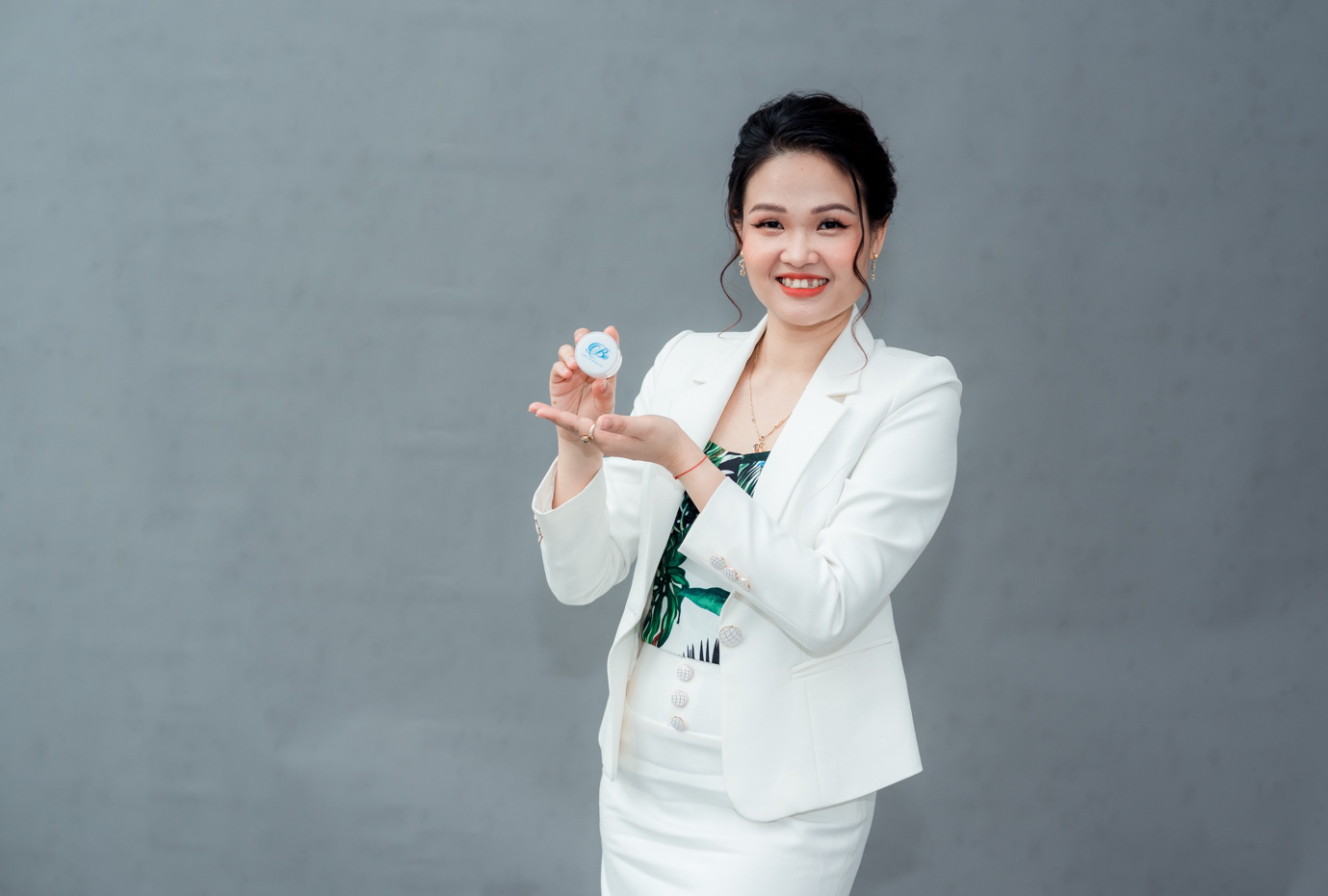 Giám đốc Vân Đặng cùng Công ty TNHH Đông dược Bà Vân chinh phục người tiêu dùng - Ảnh 2.