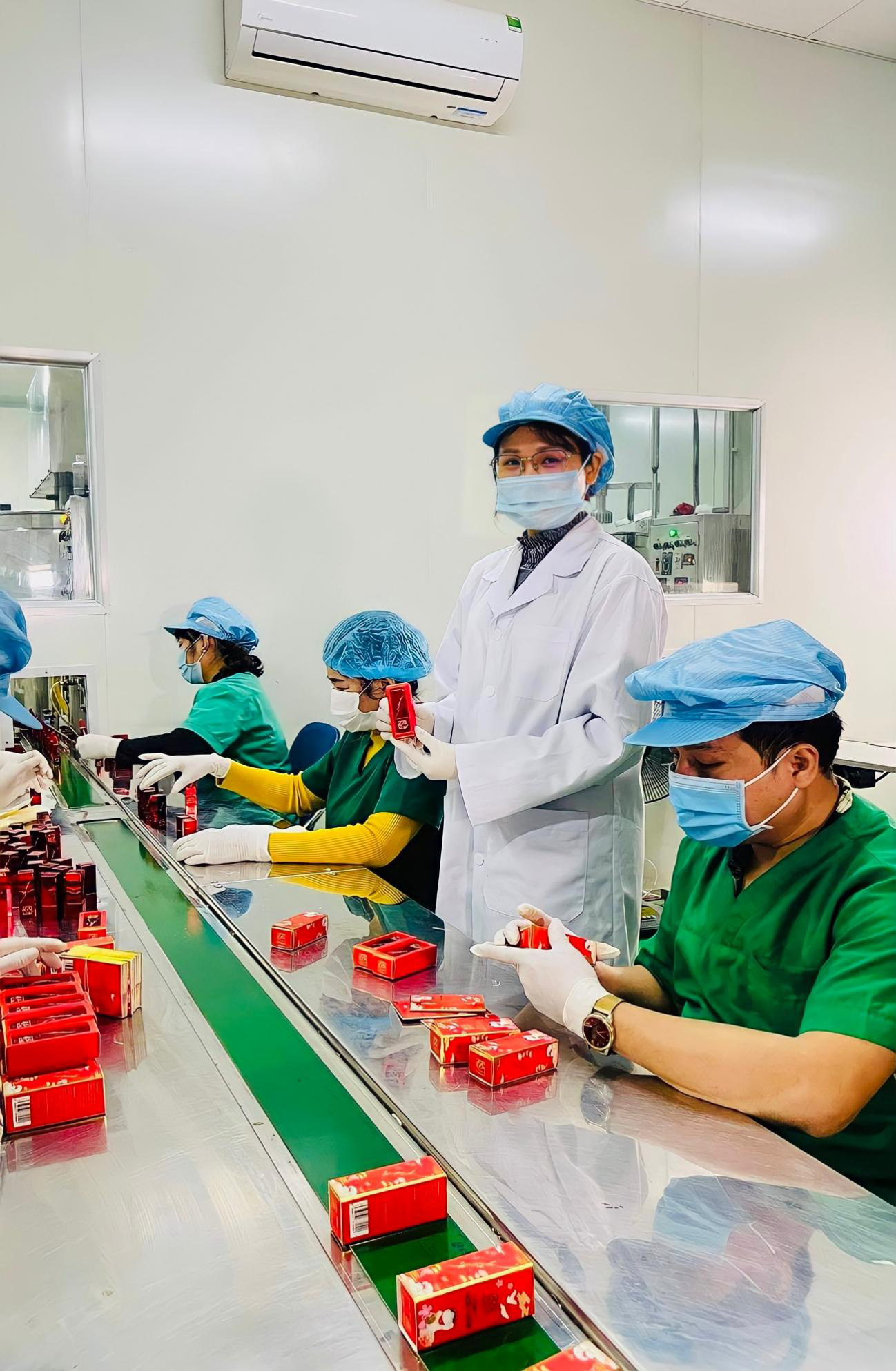 Giám đốc Vân Đặng cùng Công ty TNHH Đông dược Bà Vân chinh phục người tiêu dùng - Ảnh 3.