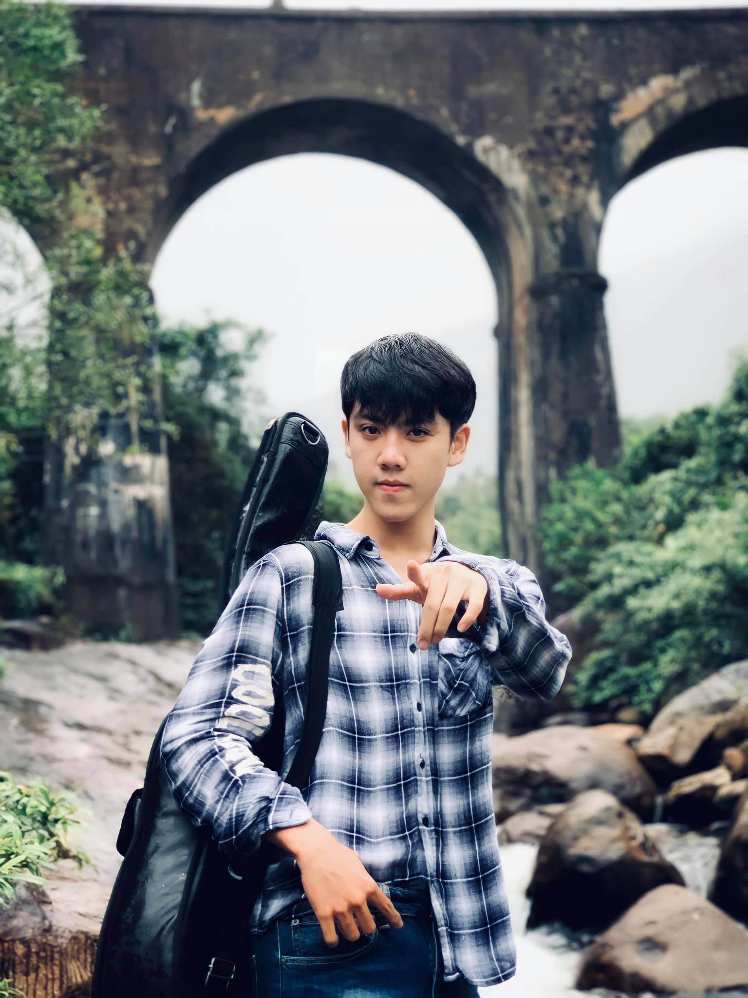 Đàn em cùng trường Trúc Anh “gây sốt” vì giống thần tượng nhóm nhạc xứ Hàn - Ảnh 8.
