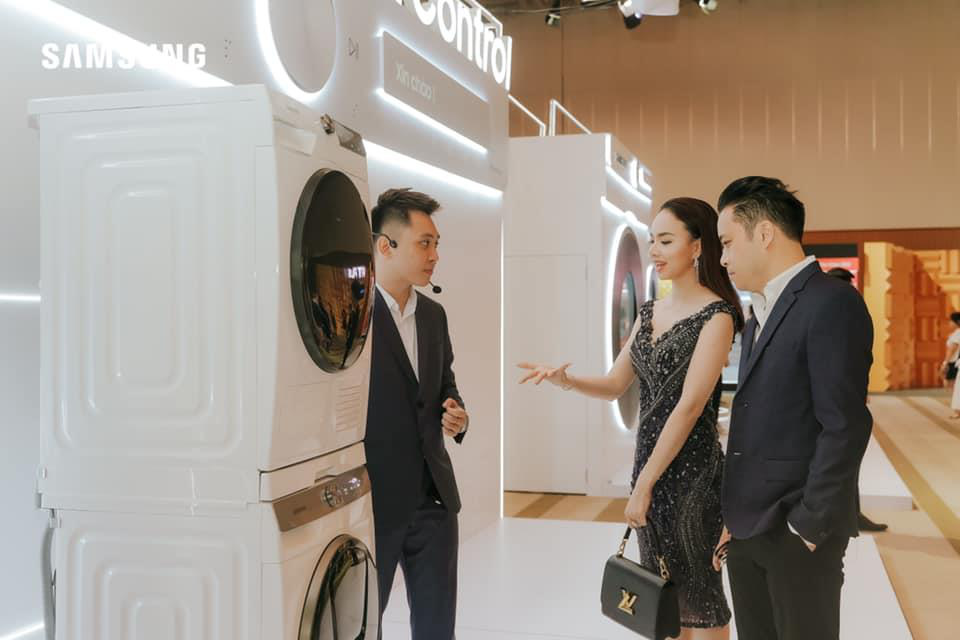 Có gì trong chiếc máy giặt thông minh mới khiến Phạm Quỳnh Anh cho tới vợ chồng đạo diễn Victor Vũ đều mê mẩn? - Ảnh 5. Có gì trong chiếc máy giặt thông minh mới khiến Phạm Quỳnh Anh cho tới vợ chồng đạo diễn Victor Vũ đều mê mẩn? - Ảnh 5.