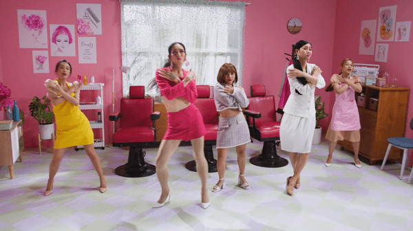 Cứ l&acirc;u l&acirc;u, mạng x&atilde; hội lại &ldquo;n&oacute;ng rẫy tay&rdquo; với thử th&aacute;ch hot dance, trend mới nhất &ldquo;gọi t&ecirc;n&rdquo; BB Trần! - Ảnh 4.