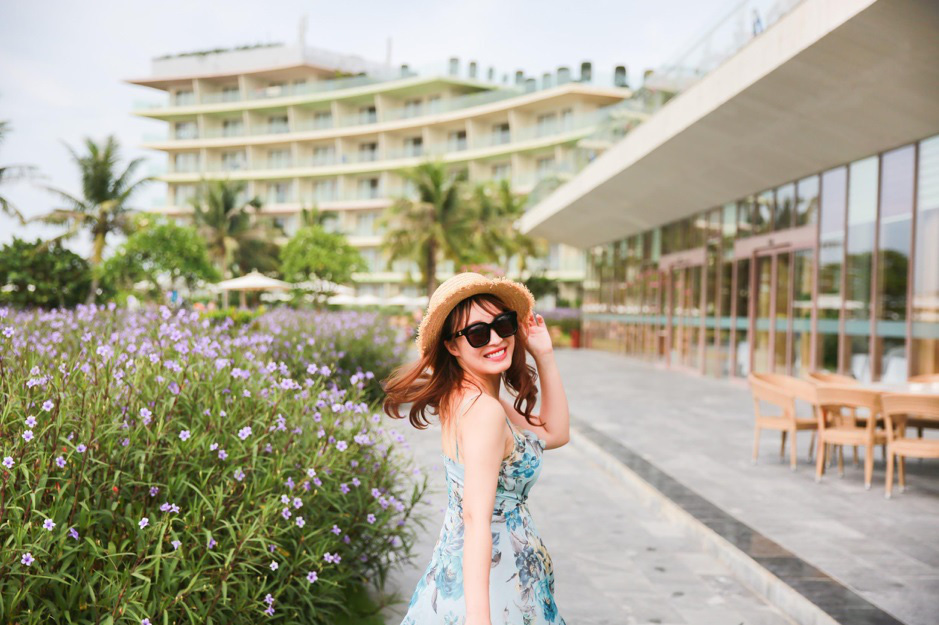 2 điểm ngắm ph&aacute;o hoa trong th&aacute;ng 4 tại Sầm Sơn: Giới trẻ tha hồ quẩy tung phố biển - Ảnh 3.