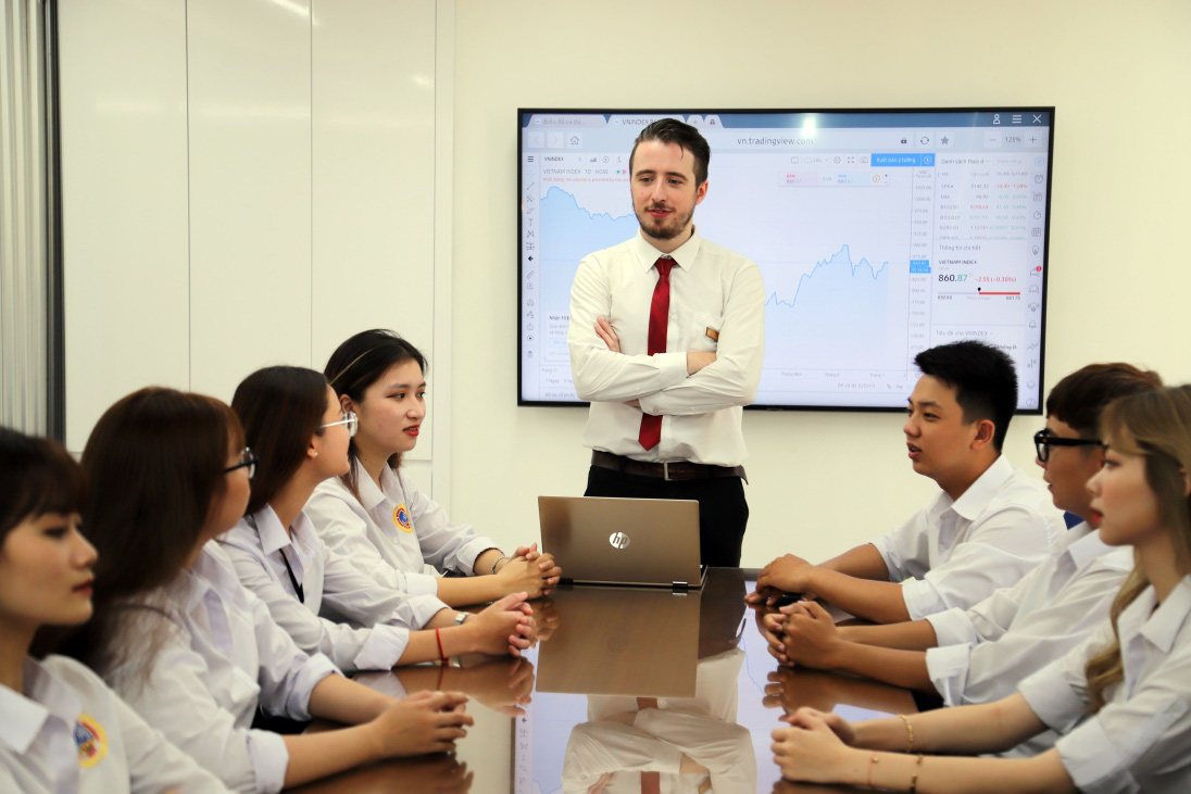 Lê Bá Thành Nam - Chàng giám đốc ngân hàng ở tuổi 29 - Ảnh 3. Lê Bá Thành Nam - Chàng giám đốc ngân hàng ở tuổi 29 - Ảnh 3.
