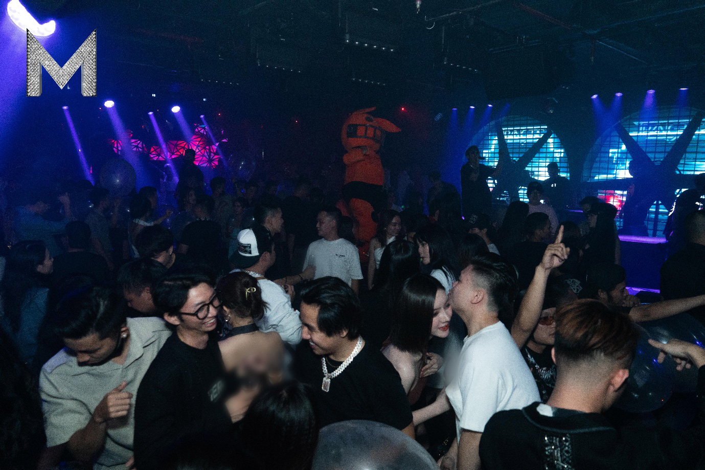 Party nửa tỷ của brand thời trang mới tại Việt Nam - Ảnh 7. Party nửa tỷ của brand thời trang mới tại Việt Nam - Ảnh 7.