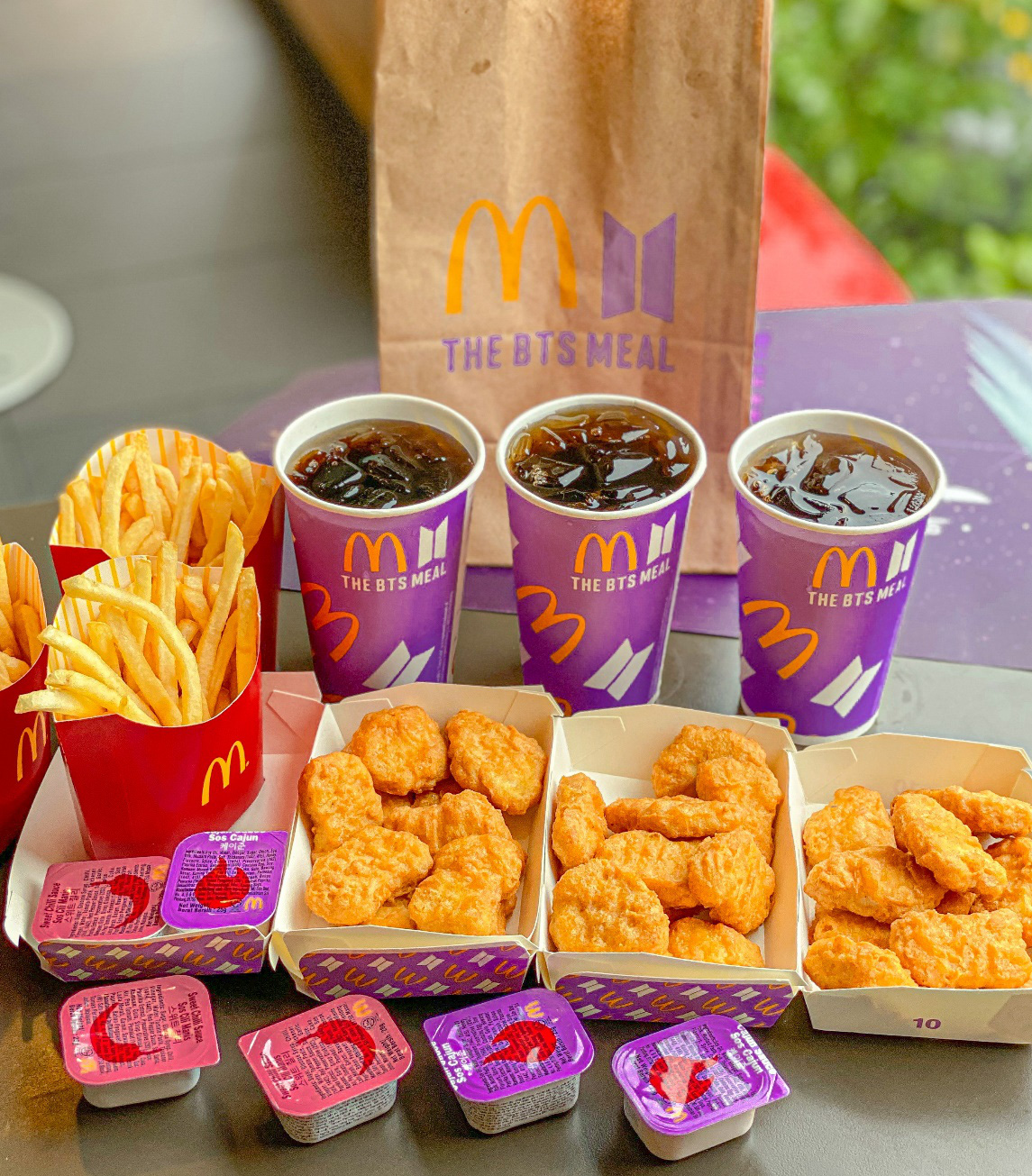 Cùng nhóm nhạc đình đám thế giới BTS thưởng thức Thực đơn từ thần tượng của McDonald’s - Ảnh 2. Cùng nhóm nhạc đình đám thế giới BTS thưởng thức Thực đơn từ thần tượng của McDonald’s - Ảnh 2.