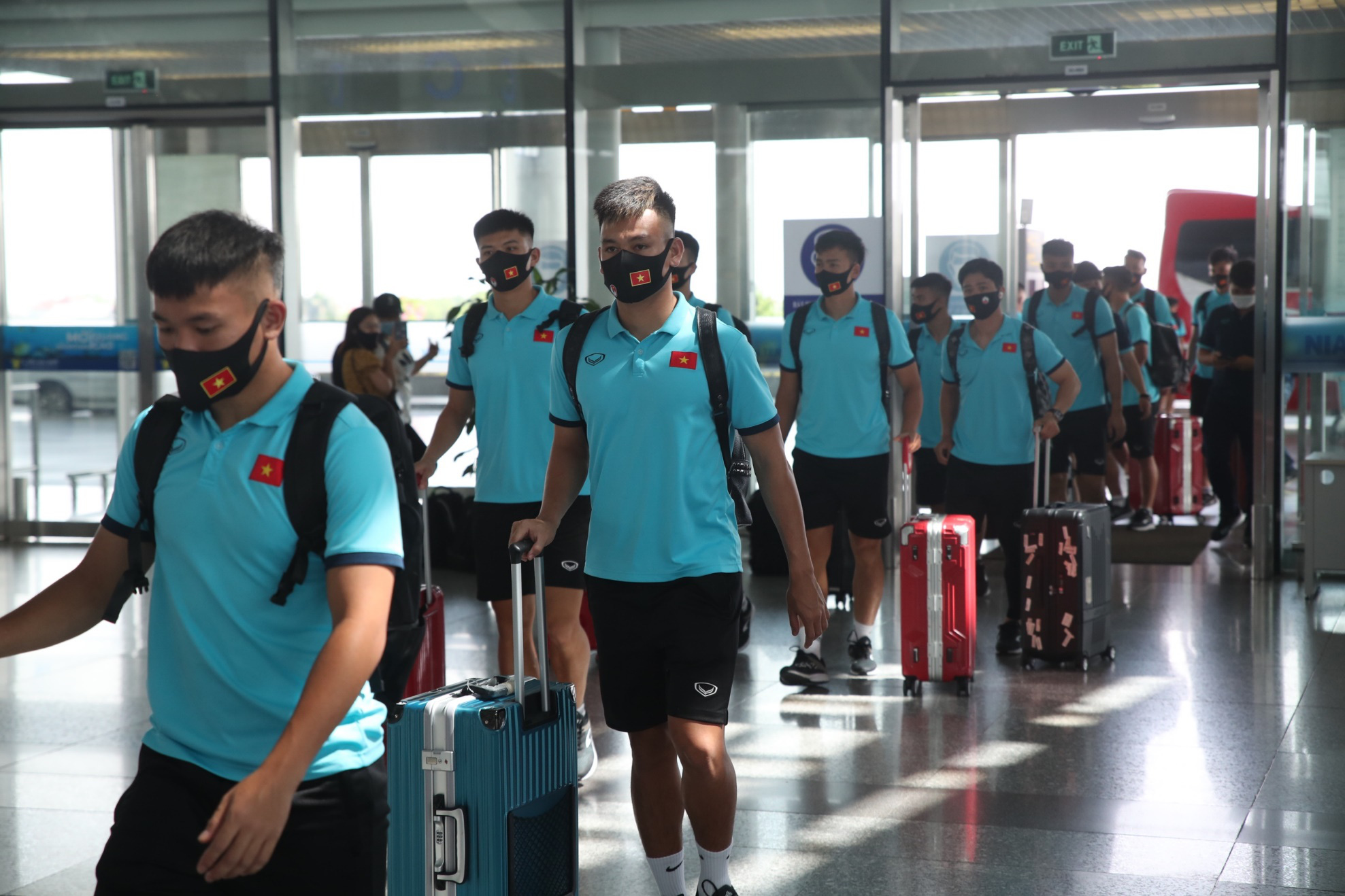 HLV Park Hang-seo cùng các học trò bay thẳng tới UAE trên chuyên cơ Bamboo Airways dự vòng loại World Cup 2022 - Ảnh 2. HLV Park Hang-seo cùng các học trò bay thẳng tới UAE trên chuyên cơ Bamboo Airways dự vòng loại World Cup 2022 - Ảnh 2.