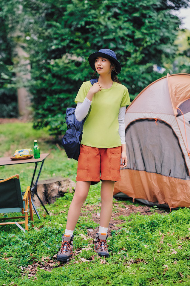 Lễ n&agrave;y muốn trọn vẹn l&agrave; phải nằm l&ograve;ng list đồ UNIQLO n&agrave;y để vừa l&ecirc;n rừng vừa xuống biển dịp lễ - Ảnh 2.