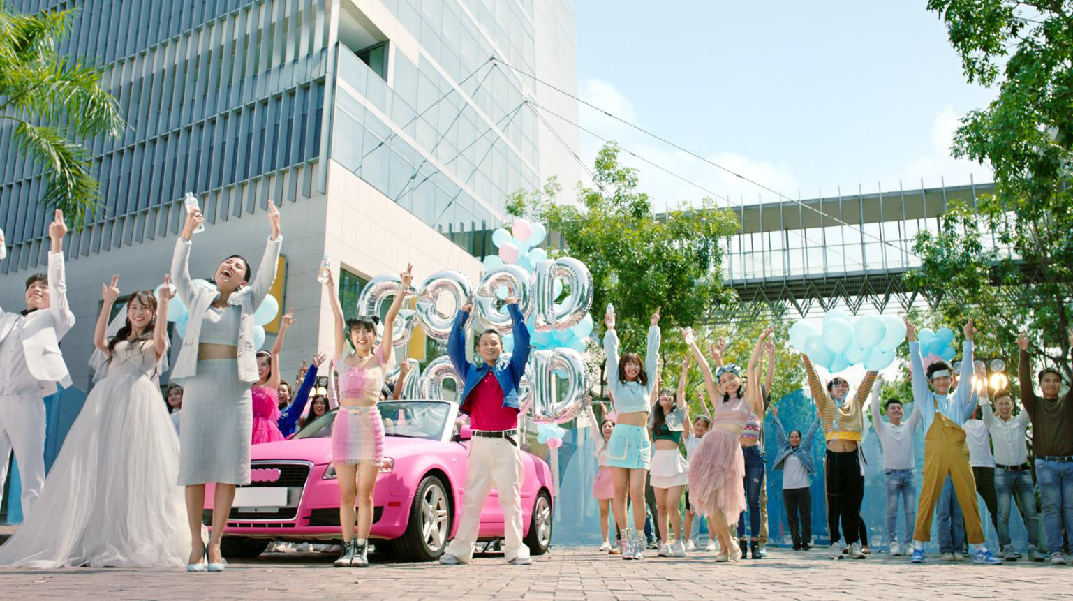 Ờ mây zing chưa, thánh tạo trend Binz nay lại tung thêm vũ điệu cực mood trong MV mới - Ảnh 5.
