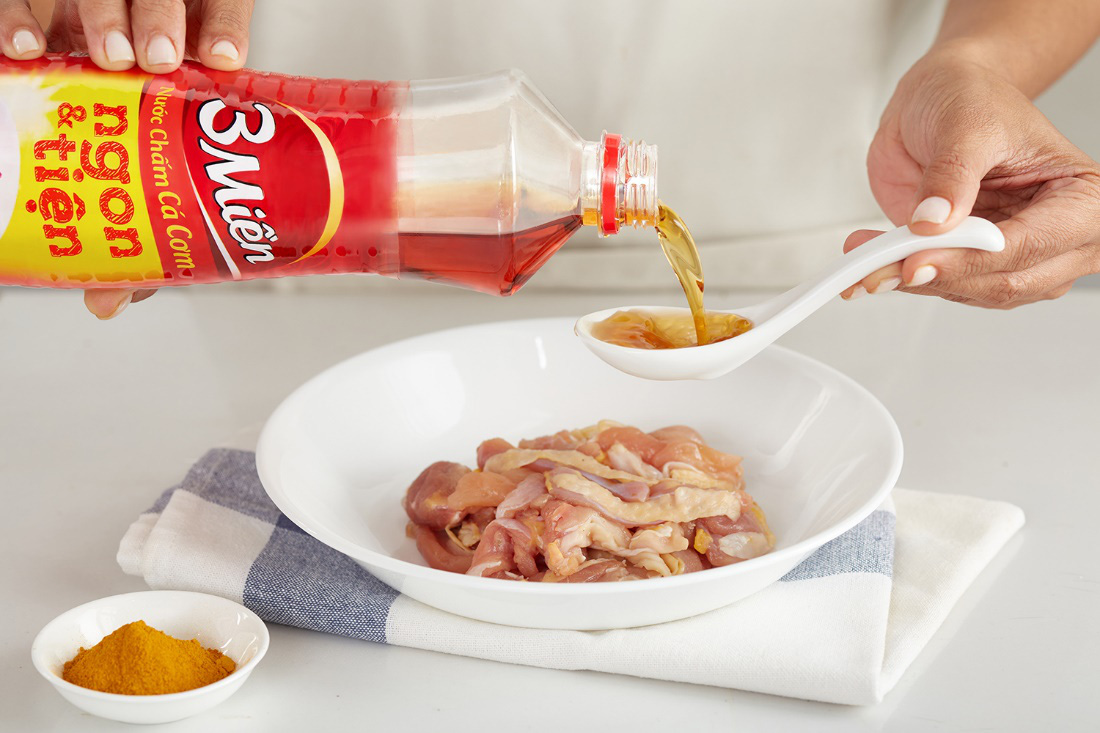 Công thức mì Quảng của chef Tuyết Phạm: Từ triết lý yêu thương nâng tầm ẩm thực quê hương - Ảnh 3. Công thức mì Quảng của chef Tuyết Phạm: Từ triết lý yêu thương nâng tầm ẩm thực quê hương - Ảnh 3.