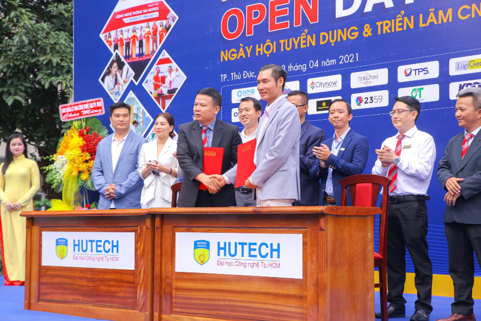 Học theo dự án, trải nghiệm doanh nghiệp: “Bí kíp” để sinh viên Công nghệ thông tin HUTECH đón đầu nhu cầu tuyển dụng - Ảnh 2.